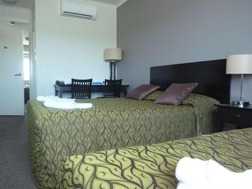 Redcliffe Motor Inn Esterno foto
