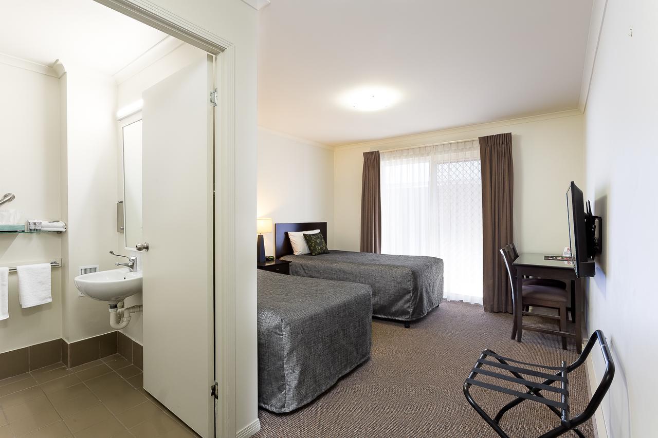 Redcliffe Motor Inn Esterno foto
