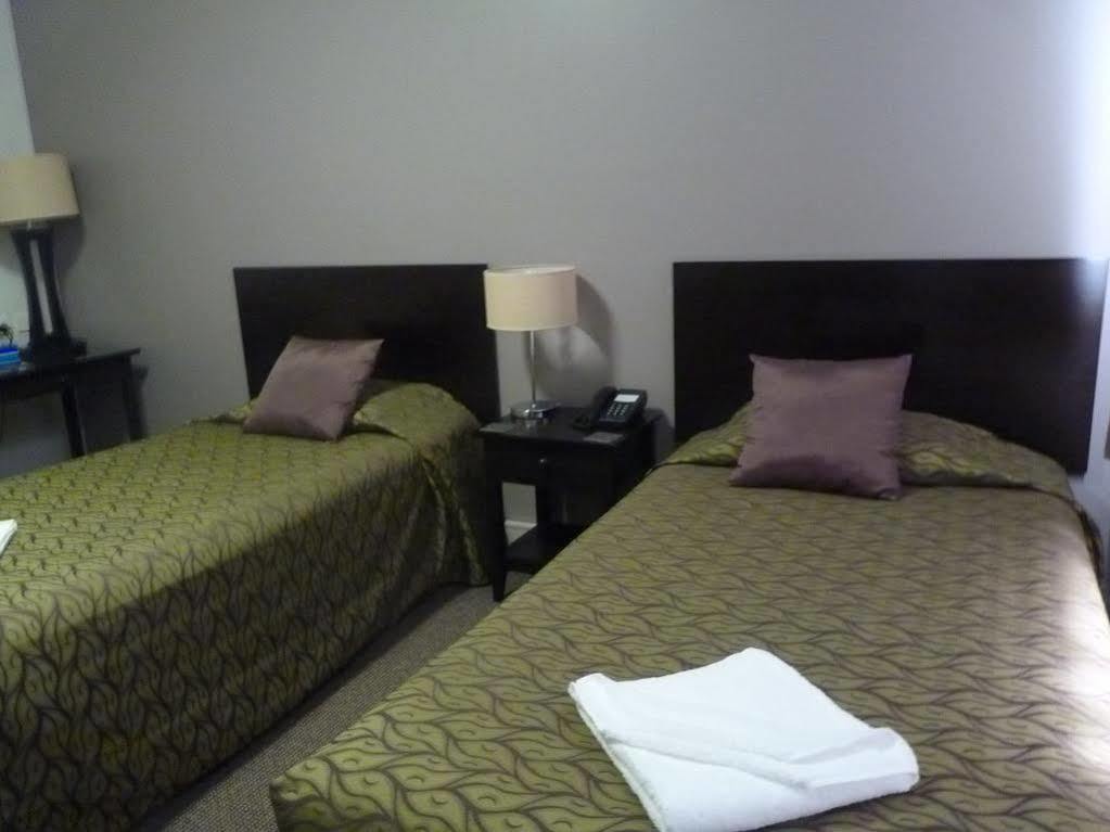 Redcliffe Motor Inn Esterno foto