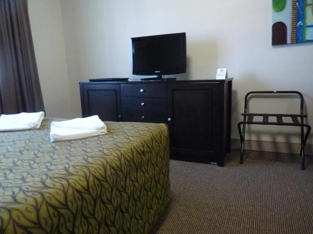 Redcliffe Motor Inn Esterno foto