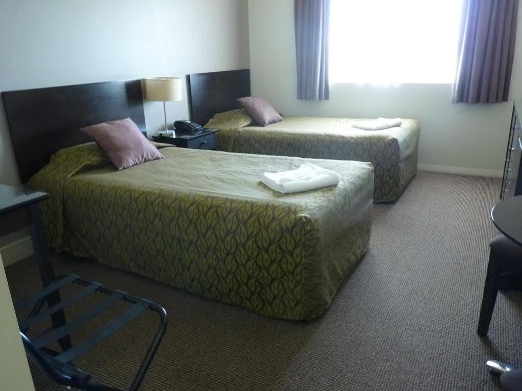 Redcliffe Motor Inn Esterno foto