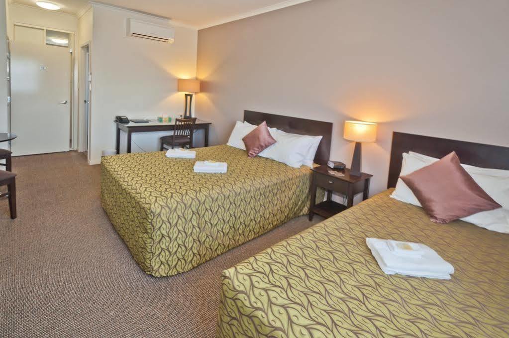 Redcliffe Motor Inn Esterno foto