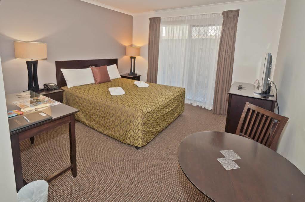 Redcliffe Motor Inn Esterno foto